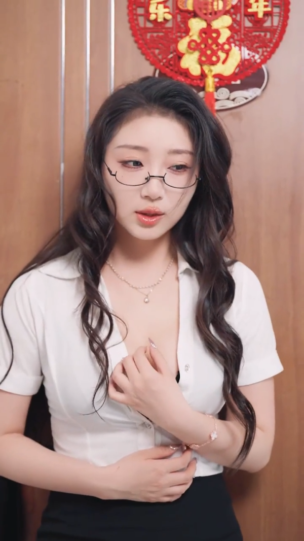 我的导师不对劲&破晓微光初现&暮色里的回声&人生导师&月下导师&幸福导师&家庭导师&他的专属指导&被控制的导师&导师的课程开始了&月下师生&导师（全集）周艺丹-百变小艺-午夜剧场