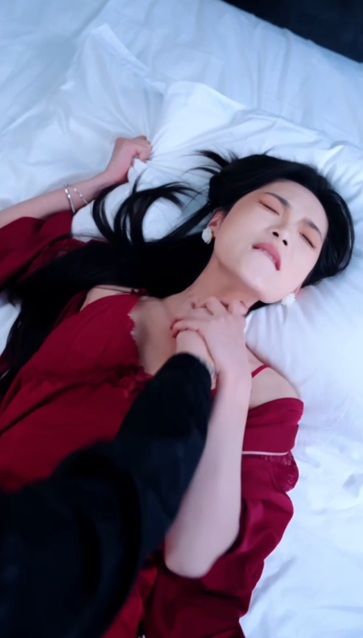 图片[3]-欲爱房间(32集)演员:邓依灵、张星颖-午夜剧场